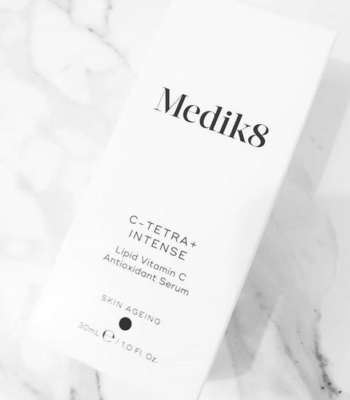 Erittäin tehokas ja edistynyt @officialmedik8 C + E-vitamiini antioksidanttiseerumi saatavilla hoitoloistamme! Tuote sisältää linolihappoa, joka tehostaa vaikuttavien aineiden imeytymistä.
⠀⠀⠀⠀⠀⠀⠀⠀⠀⠀⠀⠀
Sopii 30+ ikäisille.
⠀⠀⠀⠀⠀⠀⠀⠀⠀⠀⠀⠀
❤️ 14% Stabiilia C-vitamiinia
⠀⠀⠀⠀⠀⠀⠀⠀⠀⠀⠀⠀
❤️ Suojaa ihoa vapailta radikaaleilta
⠀⠀⠀⠀⠀⠀⠀⠀⠀⠀⠀⠀
❤️ Kirkastaa, heleyttää ja kosteuttaa
⠀⠀⠀⠀⠀⠀⠀⠀⠀⠀⠀⠀
❤️ Vähentää hyperpigmentaatiota (Esim. tulehduksen jälkeistä hyperpigmentaatioita epäpuhtauksista)
⠀⠀⠀⠀⠀⠀⠀⠀⠀⠀⠀⠀
❤️ Stimuloi kollageenia ja elastaanisynteesiä
⠀⠀⠀⠀⠀⠀⠀⠀⠀⠀⠀⠀
❤️ Ennaltaehkäisee ihon ennenaikaista ikääntymistä
⠀⠀⠀⠀⠀⠀⠀⠀⠀⠀⠀⠀
#bluelagoonbeauty #kauneushoitolahelsinki #kauneushoitolaespoo
#medik8 #skintreatment #kaunisiho
