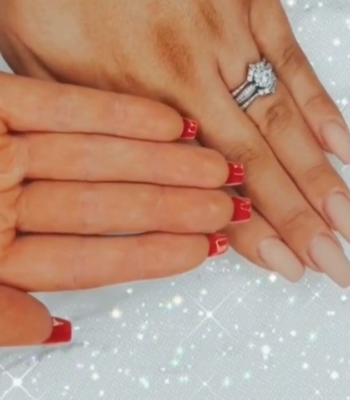 Upeat @louboutinworld -inspiroimat kynnet @uinoo ❤️
⠀⠀⠀⠀⠀⠀⠀⠀⠀⠀⠀⠀
#bluelagoonbeauty #bluelagoonnails #kamppi #rakennekynnet #blsiniv #rakennekynnethelsinki #kynnetkuntoon #kynnet #prokynnet #louboutin #louboutins