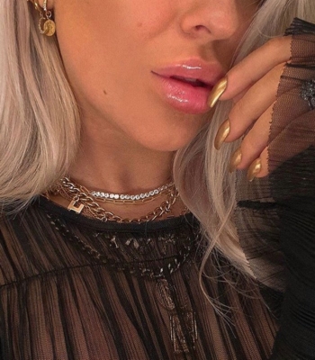 Upeat säihkykynnet @uinoo ✨
⠀⠀⠀⠀⠀⠀⠀⠀⠀⠀⠀⠀
#bluelagoonbeauty #bluelagoonnails #kamppi #blsiniv #rakennekynnet #rakennekynnethelsinki #kynnetkuntoon #kynnet #kultaisetkynnet #talvi #nailinspo #nailsofinstagram