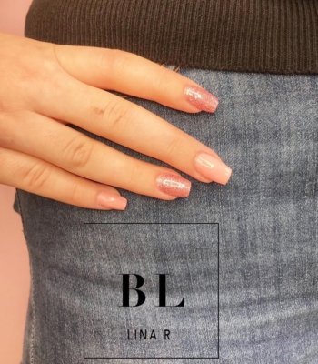 Junior-tason Acrygel-huolto, Shellac-lakkaus massan päällä uutuussävyssä Soft Peony ???? / Lina R. / Turku #bluelagoonbeauty #bluelagoonturku #kauneushoitolaturku #rakennekynnet #nailinspo #shellac #acrygel #BLLinaR