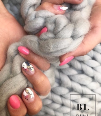 Koristeelliset kynnet ???????? #blkarinab #shellac #rakennekynnethelsinki