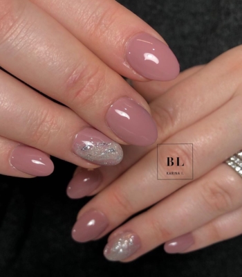 Kynnet kauniiksi kevään juhlia varten???? Karina I. (Junior).
#blkarinai #bluelagoonbeauty #nails #isoomena