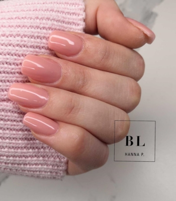 Luonnollisen näköiset kynnet vaaleissa sävyissä on nyt suosiossa???? Hanna P. (pro). #BLHannaP #bluelagoonbeauty #isoomena #nails #nudenails