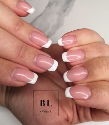 Ranskalainen lakkaus -ikuisesti in! Pro-kynsiteknikko Hanna P.n toteuttamana✨
#BLHannaP #bluelagoonbeauty #isoomena #frenchmanicure #nails #gelnails