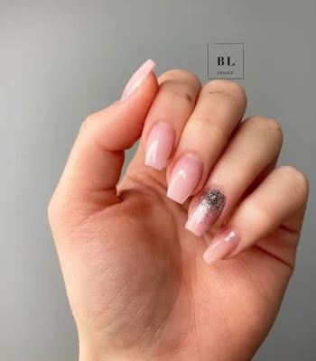 Kesän juhliin kynnet kauniiksi!???????? #blemiliap #bluelagoonbeauty #nails #isoomena