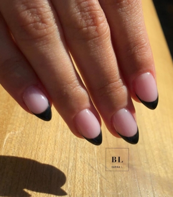Pro-tason rakennekynnet???? #blkarinai #bluelagoonbeauty #nails #gelnails