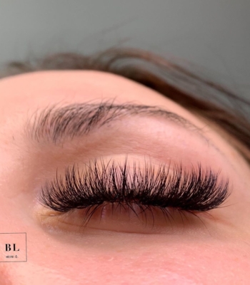 Upeaa rikkonaisuutta näissä volyymiripsissä✨ #blheiniö #bluelagoonbeauty #lashes #volymelashes