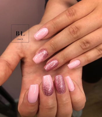 Lina R. loihtii Turussa upeita Junior-tason rakennekynsiä! ???????? #BLLinaR #rakennekynnetturku #instanails #pinknails #kauneushoitolaturku #bluelagoonturku #bluelagoonbeauty #acrylicnails #acrygelnails #gelnails