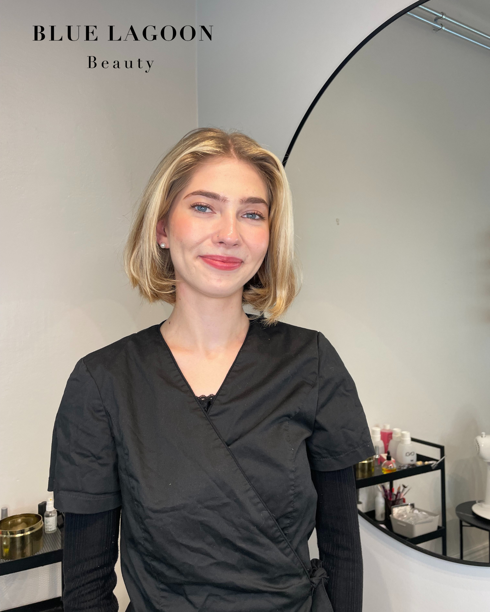 Tämän kuvan nimi on Oona-V-bluelagoonbeauty